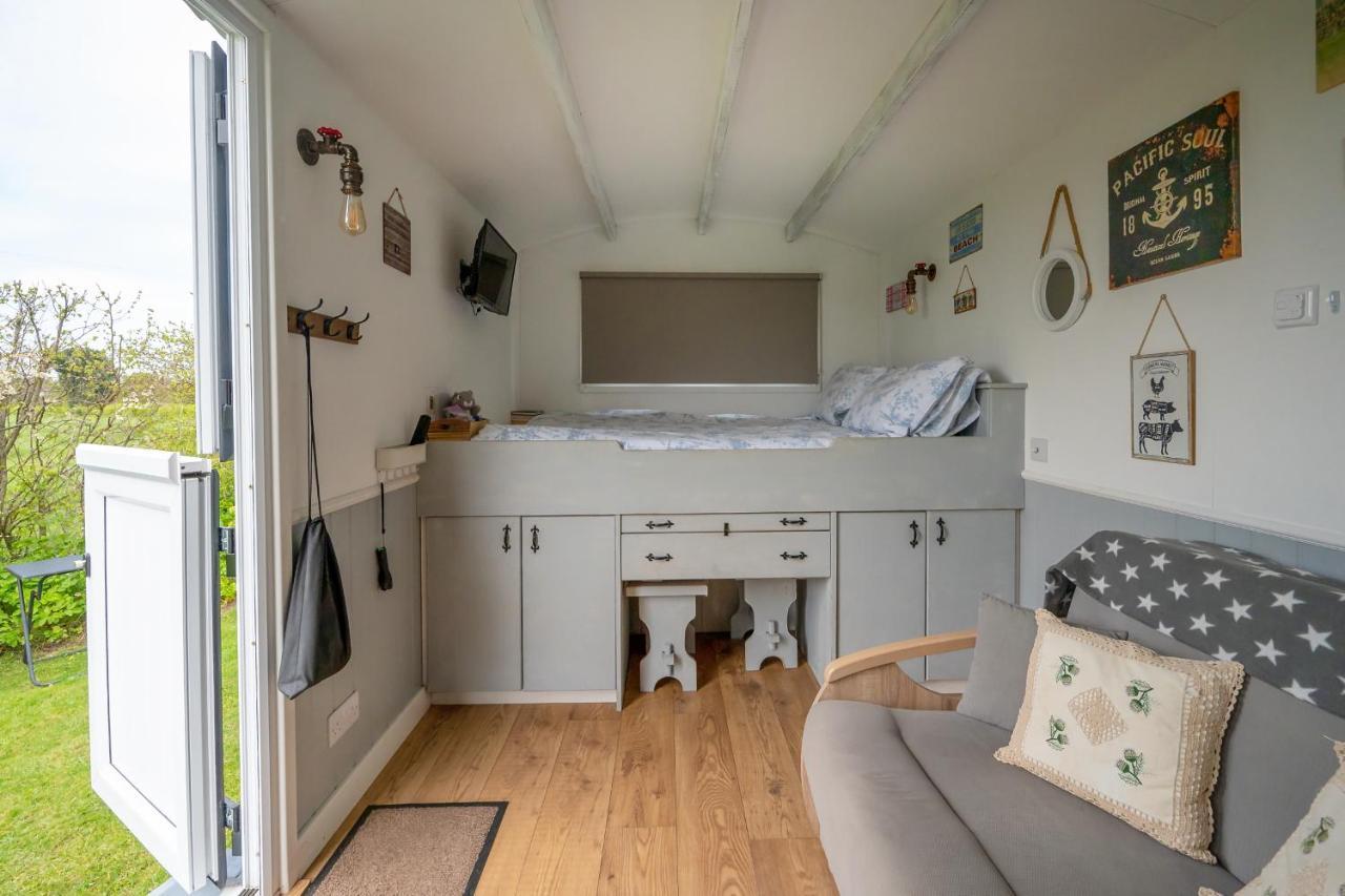 Lanterns Shepherds Huts & Glamping Happisburgh Exterior photo