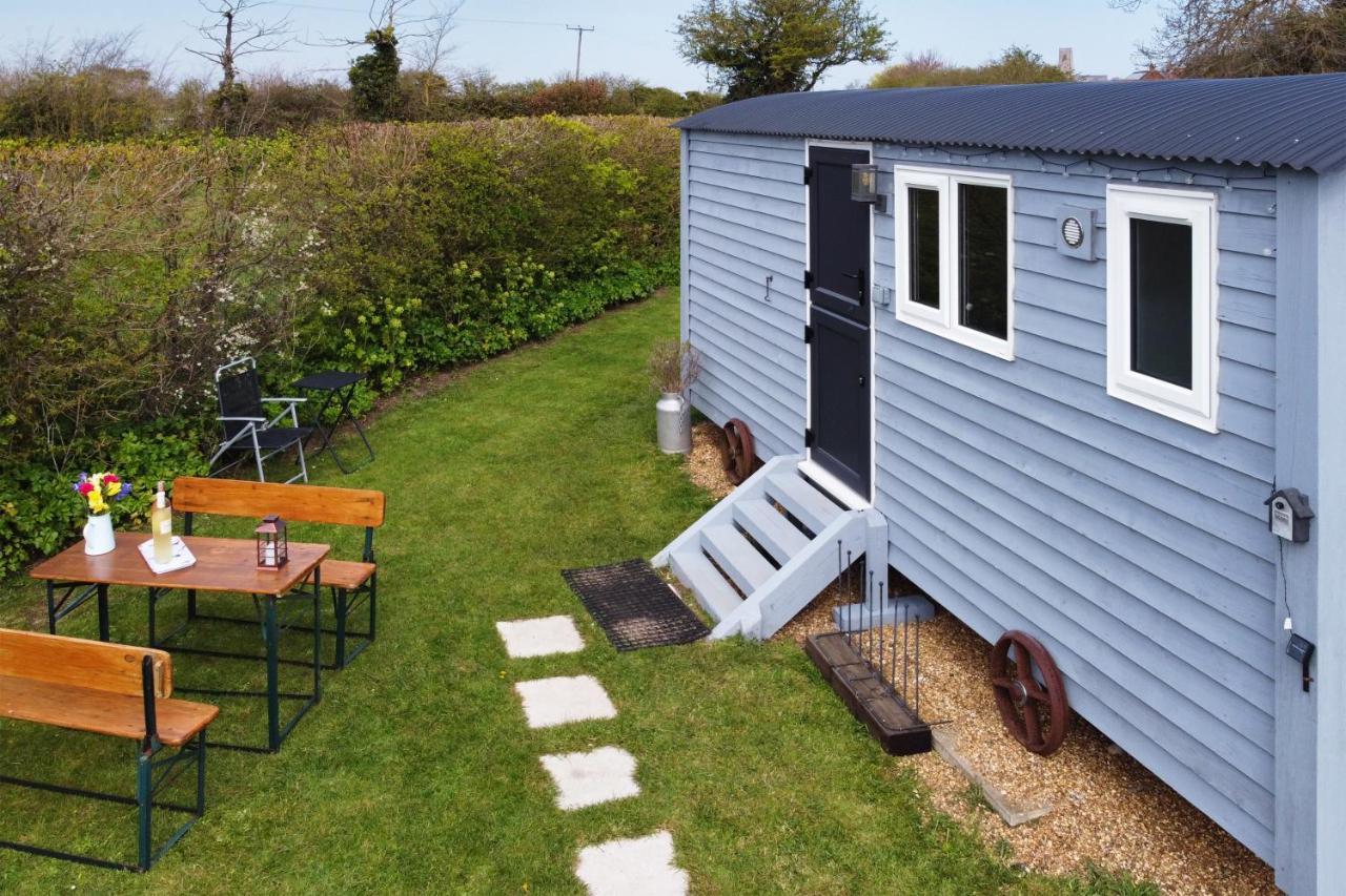 Lanterns Shepherds Huts & Glamping Happisburgh Exterior photo